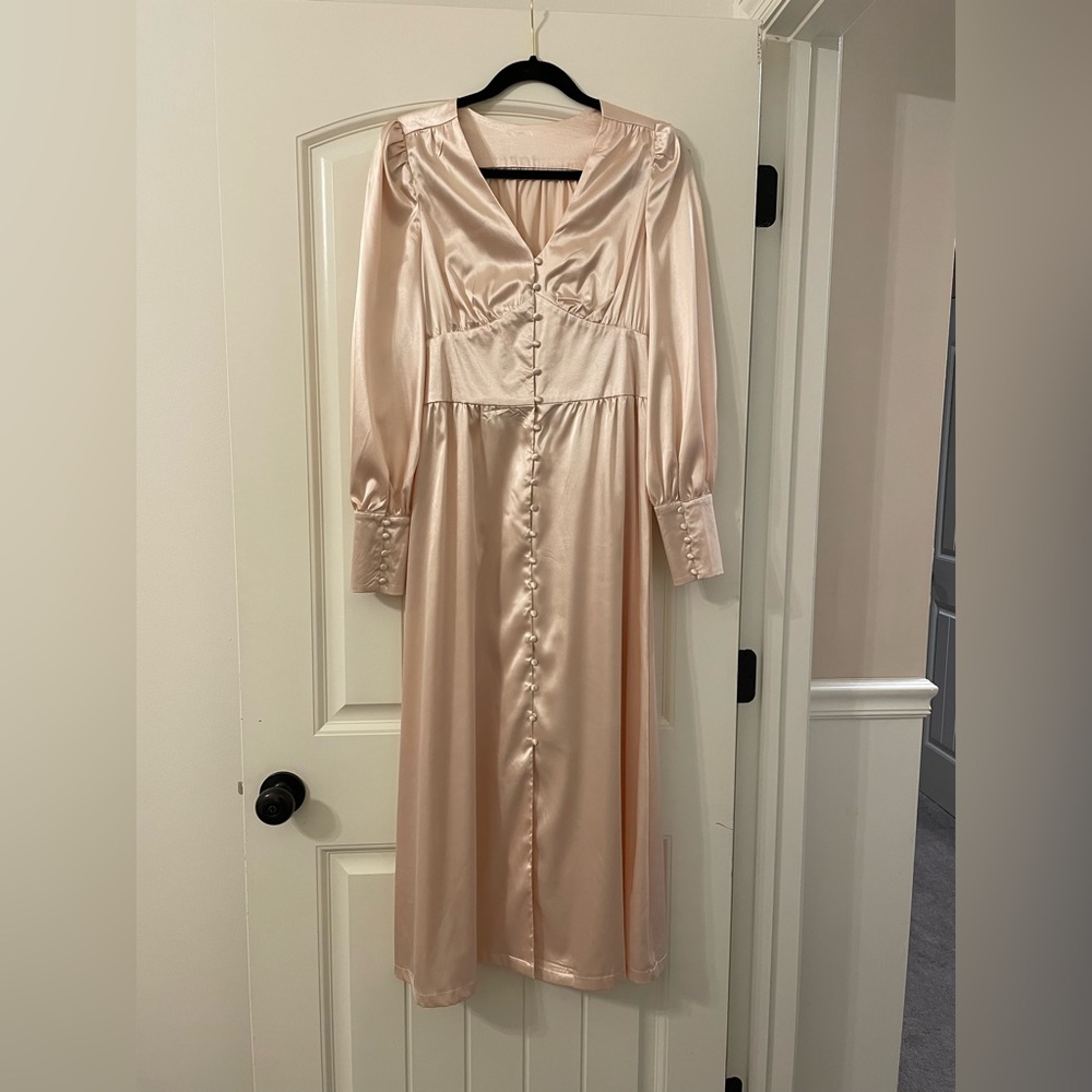 champagne silk midi dress!🤍
